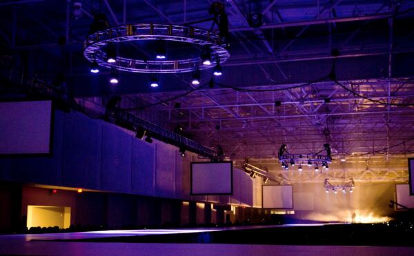 BRUNOIERULLO's tweet photo. #fashion #designer BRUNO IERULLO massive 420ft ,3 story high BI tower lighting up runway @AP_Fashion @LDNfashion @cnn http://t.co/sjzICbrD03