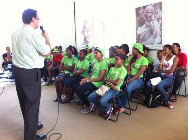 PconvivenciaFil's tweet photo. "Las Múltiples Caras del Acoso Escolar" divertida y muy interesante charla #FILRD2014  PConvivenciaFil http://t.co/2fjMUSn7lE