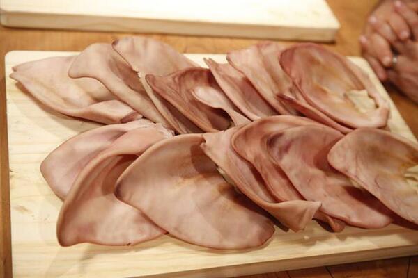 KnifeFightESQ's tweet photo. Anyone for pig ears? It's @ImperialPDX's @BenBettinger  vs. @PaleysPlace's @ChefMcKee TUES 9|8c on @ESQTV #KnifeFight http://t.co/aRx8Rhvk4A