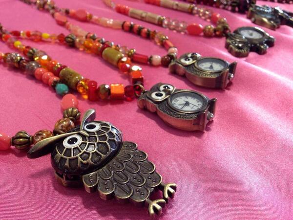 FunkyRelics's tweet image. Lots of fun pocket watch necklaces ready for @SpfdArtsfest on Historic Walnut Street this weekend! @SpringfieldArts