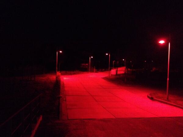 #Nieuwkoop heeft zijn eigen #redlight district, de oprit van #Zuidhoek, schuin hier tegenover