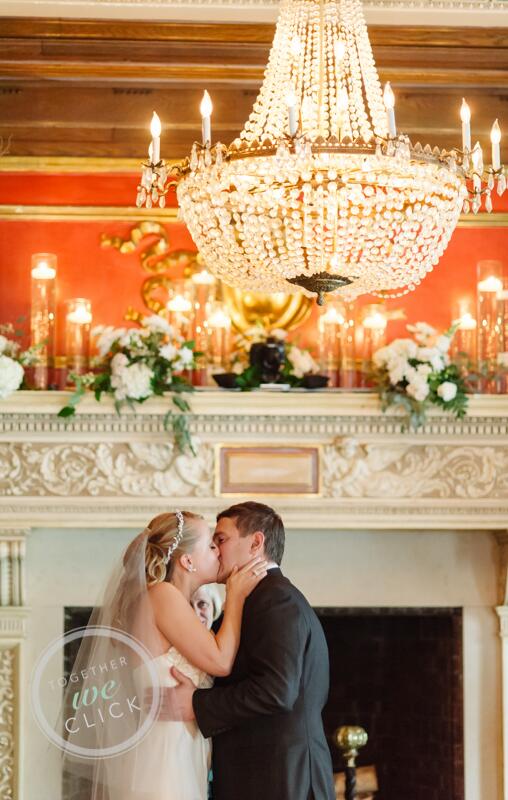 TogetherWeClick's tweet image. A gorgeous 1st kiss, wedding hosted at @acc_events, floral provided by #flowersonorchardlane #columbusweddings
