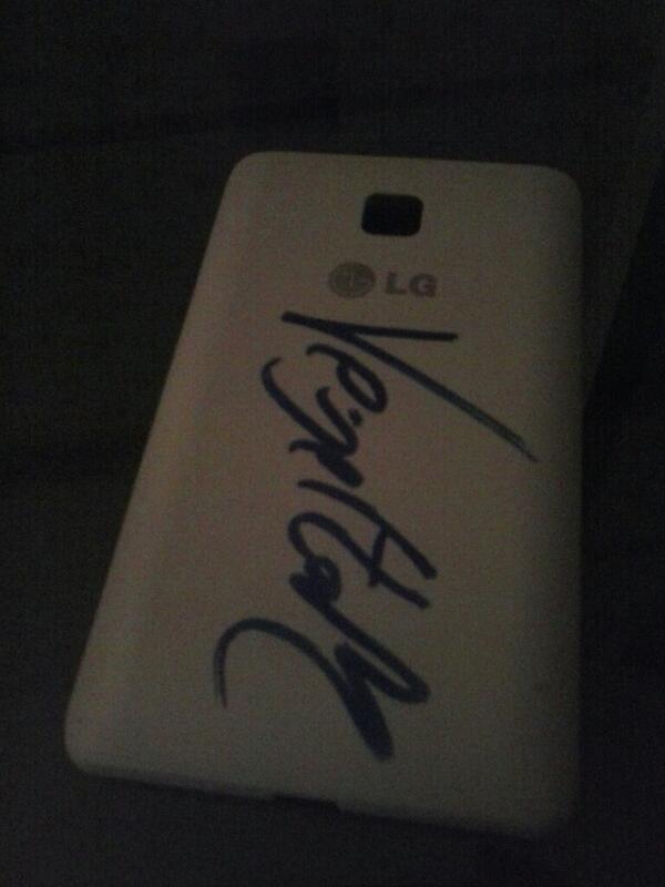 javititu's tweet image. @vegetta777 te quedaste flipando cuando te di mi movil para k me lo firmaras de todas formas muchisimas gracias