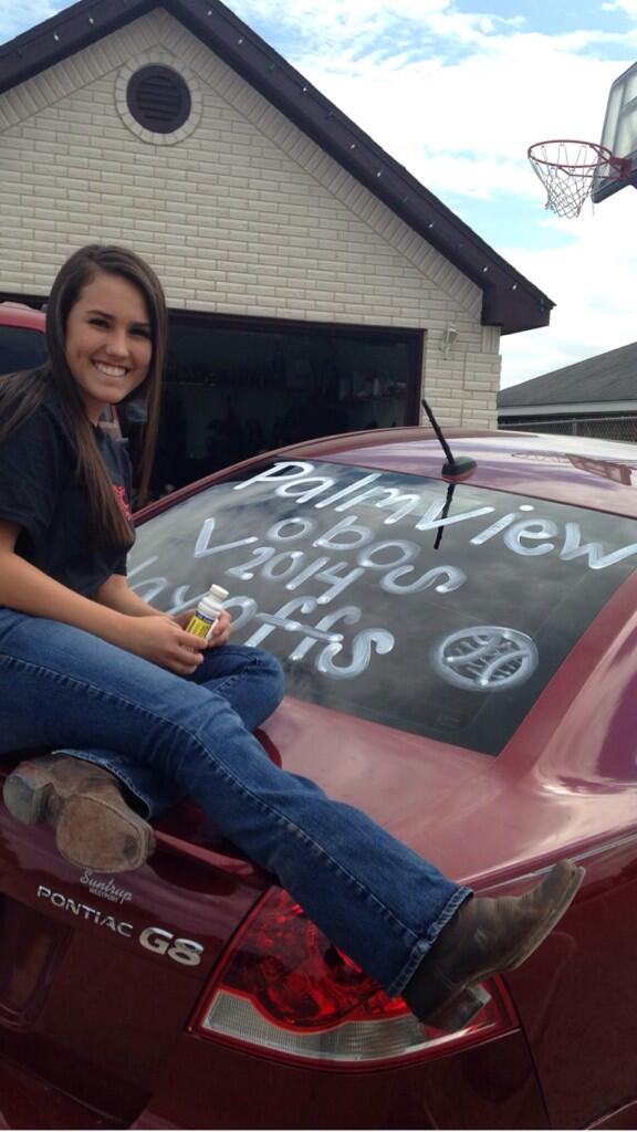 jackelinnesalin's tweet image. More than ready for tonight ⚾️🙌💙 #LoboBaseball #Playoffs2k14 #LaredoBound