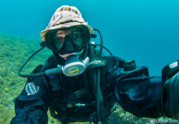 Rudgrcom's tweet image. #FunnyHatSelfie