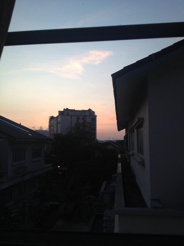lowellscott's tweet photo. Looks like an #SAT morning sunrise. #2400 http://t.co/iSNbSqAzKv