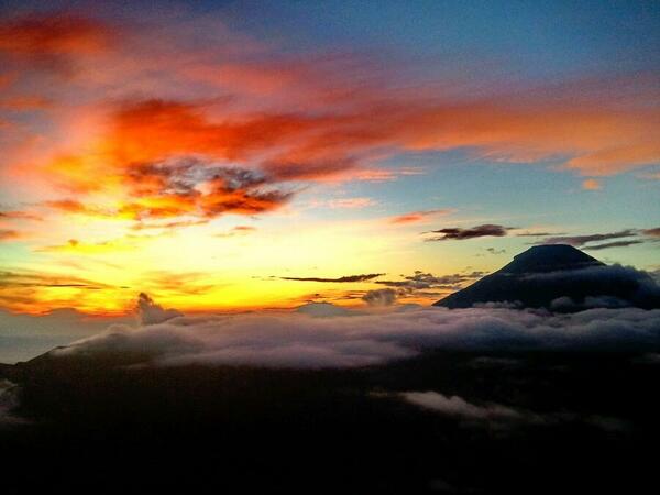 OTW_Indonesia's tweet photo. Selamat pagi indonesia. Weekend weekend weekend eaaa eaaa eaaa.... http://t.co/5w4dSojIgZ