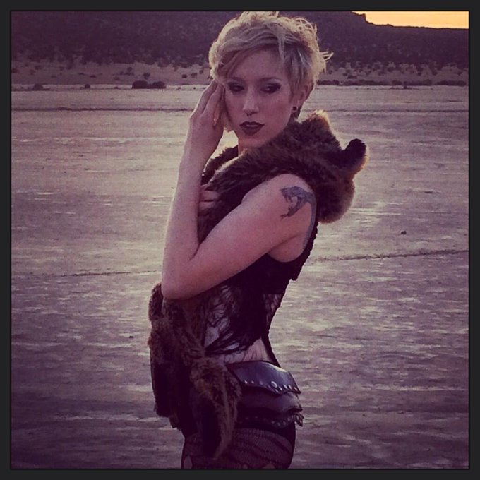 BTS of a photoshoot with the talented @ItsMichaelVegas http://t.co/sdBqo5ZG3Q<a class="tags" href="/tag/itsmichaelvegas">@itsmichaelvegas</a><a href="/tag/pretzelsalad"class="tags"><span>#pretzelsalad</span></a>