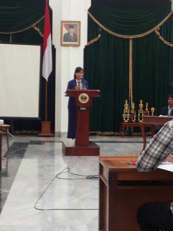 Pemaparan dari Tim Pro "Studi Banding DPR ke Luar negeri" olh SMAN 3 Unggulan Kayu Agung Palembang