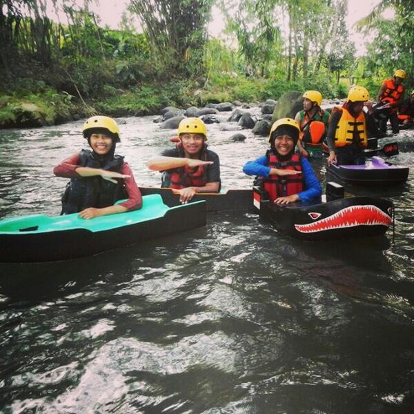 benedacs's tweet photo. @kabarklaten @pasmajariver: fun riverboarding sungai pusur Klaten. Keren ya Klaten punya beginian!! Come join us ;) http://t.co/mE5rbnv2kH