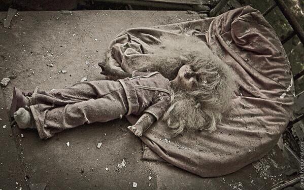 ToScaryy's tweet photo. Found in an abounded school yard.. http://t.co/fIbLN7otpR