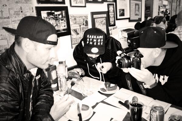 Eyewax's tweet image. #photosofmarktakingphotosofryan @MarkOwensPhoto