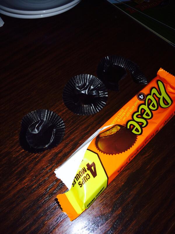 _pooprainbow's tweet photo. Not only are the Raptors losing, but we only got three #reeses in our pack of four @reesesPBcups #reesesfail http://t.co/z0Wit1SmnJ