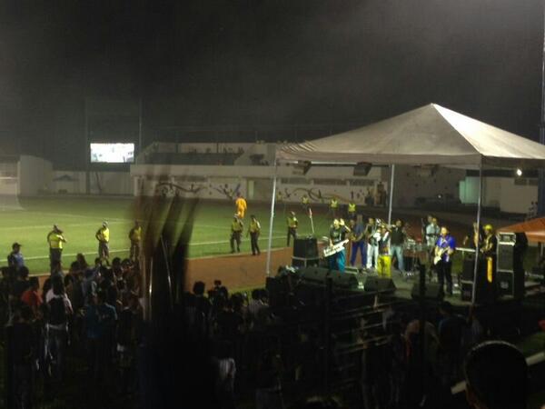 Deportistas disfrutan de la música de la Vagancia en la inauguración de Juegos Deportivos Nacionales Juveniles 2014