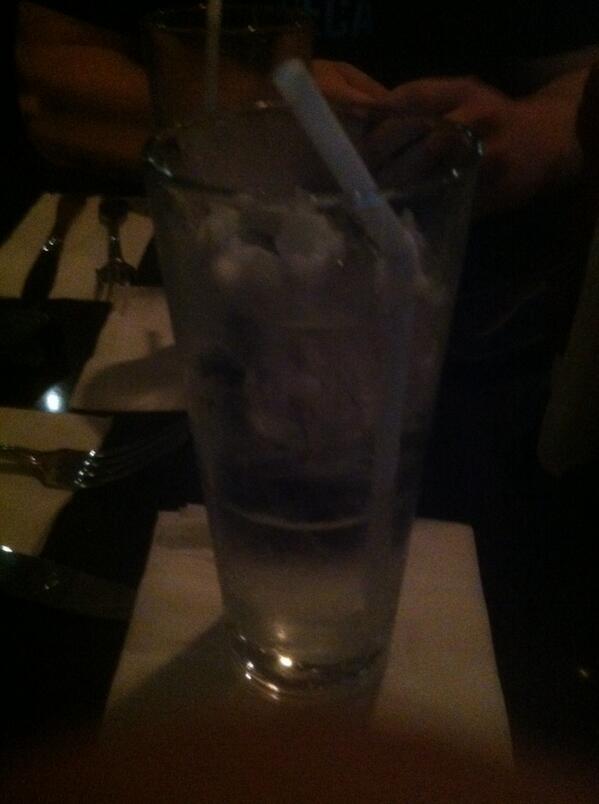 ayebrah311's tweet photo. Someone likes paper with their water @TravisWalker3 @SteenerT #paperwater http://t.co/4M6qU35QiJ