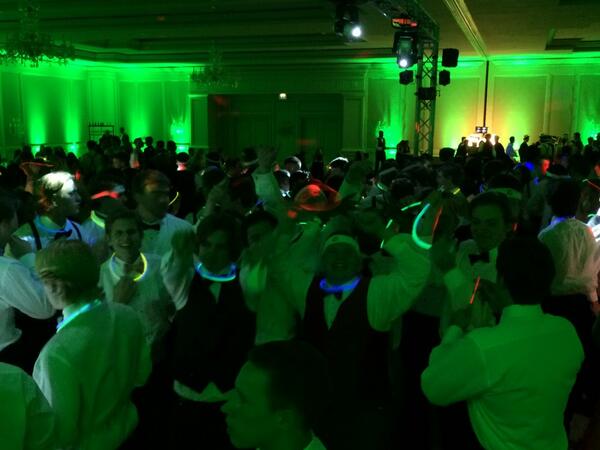 DeSmetJesuitHS's tweet photo. Let's get the party started #PromNight2014 http://t.co/KvYziivM7h