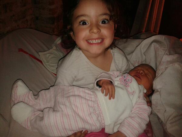 mia_colo's tweet photo. mis dos amores mia y abril las amo http://t.co/dou9fLbZFI