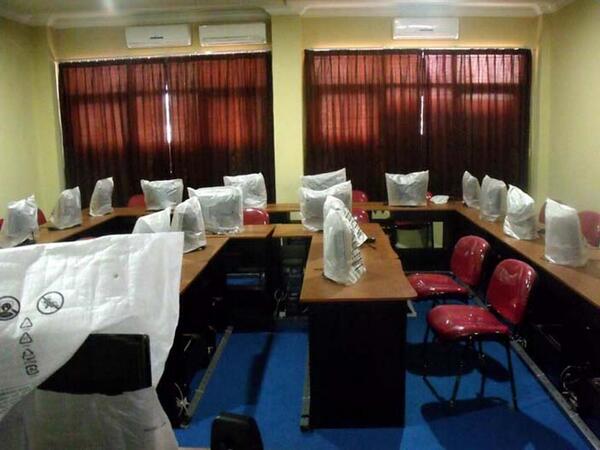 _SMAPASUNDAN2_'s tweet photo. Lab Bahasa Elmo... http://t.co/kDc4GDD00g
