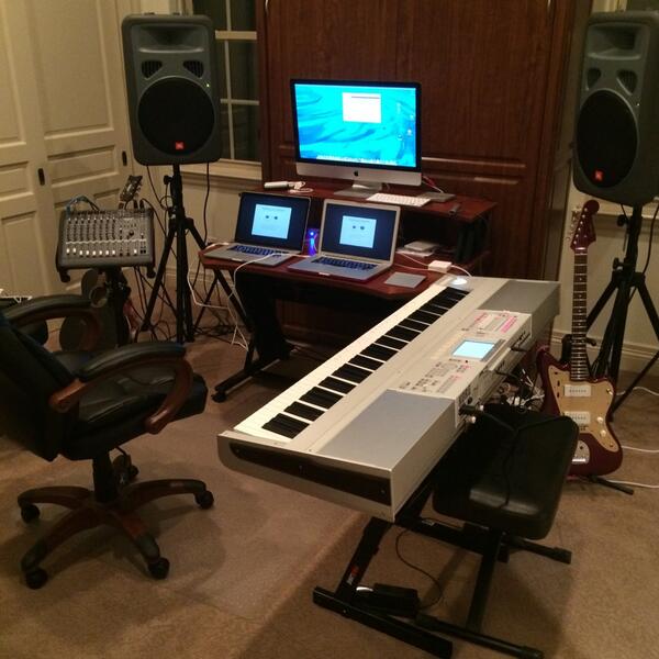 ManikaOfficial's tweet photo. Manika Studio 2!  This one's my home studio 😄💕 http://t.co/Ui7ZlOhLk2