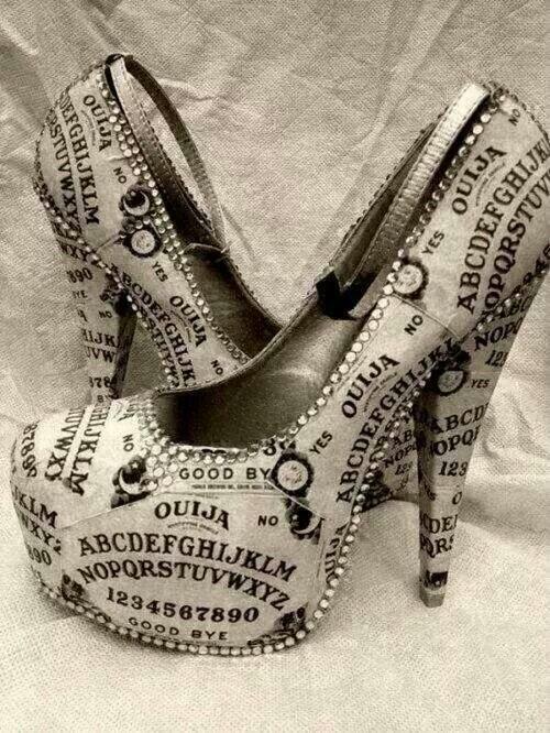 gypsyvoodoosoul's tweet image. Bad ass shoes! #IwalkMyOwnPath