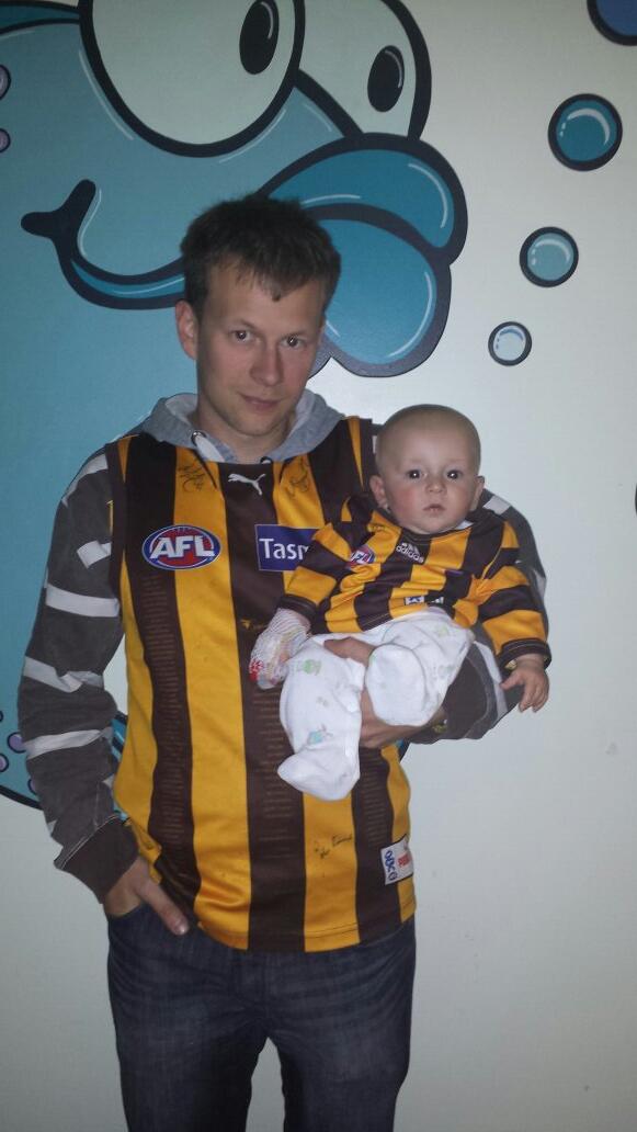 masterfool44's tweet photo. #alwayshawthorn in the hospital but still time for hawthorn :-) http://t.co/mtduSdxfJr