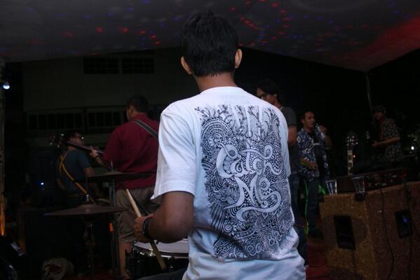 Additional drummer Raisa and Petra Sihombing wearing #ethnicseries