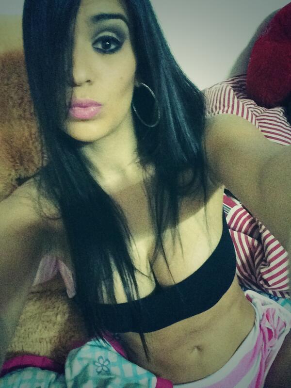 AnaLaura93's tweet photo. Buenas noches ! http://t.co/qwJalqNnt5