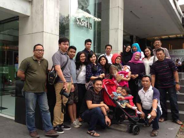 rischa2002's tweet photo. Birthday party my father..! Selamat ulang tahun papah :* http://t.co/TWV5XrB0Z6