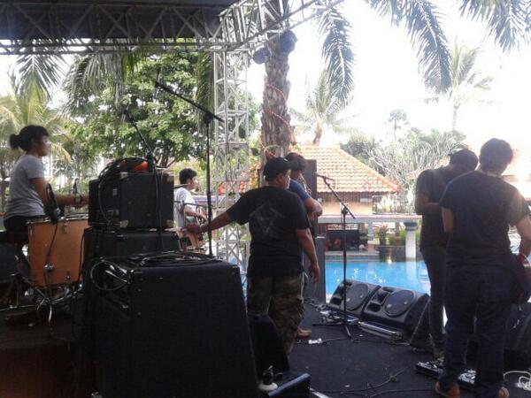 ni lg sound check <a href="/jemimalaras/">JEMIMA™</a> 
<a href="/float_project/">Float</a>