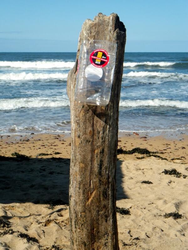 SASBeachCleans's tweet photo. Hunting for Usual Suspects, like the dastardly cigarette butt! At St Andrews today. @BarefootwineUK  @katehumble http://t.co/3T94ajFu6g