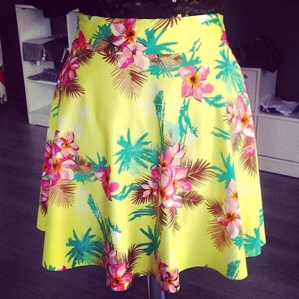 LoreeRubiio's tweet image. Dalgıç kumaş likralı hawai kloş etek standart beden 14,90₺ 👍 #moda #modashop #etek #elbise #trend #tshirt #antaly...