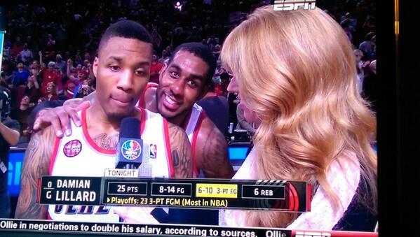bballbreakdown's tweet image. #Aldridge #Photobomb #TwoStarsTogether #Blazers
