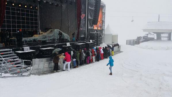 die ersten fans warten schon #ischgl #RobbieWilliams