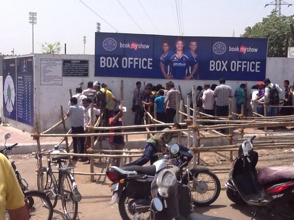 Arriving to work with <a href="/CamBorgas/">Cameron Borgas</a> and @ben_murphy5 for <a href="/rajasthanroyals/">Rajasthan Royals</a> game on Monday.  Fans getting their tickets.