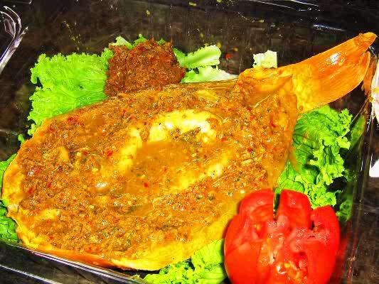 HORAS_Semarang's tweet photo. Arsik adalah slh satu masakan khas kawasan Tapanuli yang populer.Masakan ini dikenal pula sbg ikan mas bumbu kuning. http://t.co/TsKamNqfaD