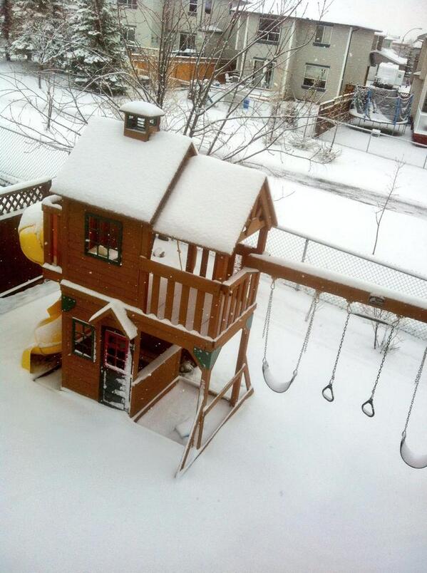 eepeters_ep's tweet image. "@sidepix: April showers, May flowers? http://t.co/cpY8sSFdaY" Argh. Feel for ya. #enoughwinter