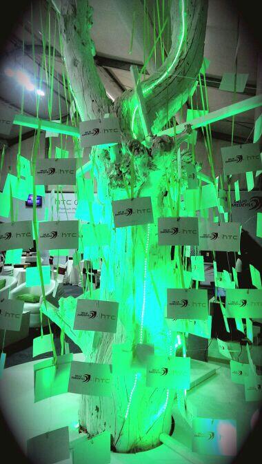 HTC_IN's tweet photo. If you're around the Hill A at Feroz Shah Kotla stadium, don't forget to check out the HTC wish tree! #htcDD http://t.co/WI7LZ8Cfie