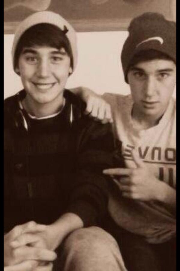 grande15_ariana's tweet photo. Awe my babes @JaiBrooks1 @luke_brooks http://t.co/duKV9XFSpC