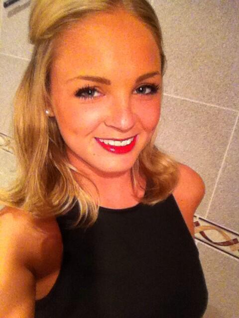 Staceyleanne6's tweet photo. smiles before work #magalufstyle http://t.co/FnjxcfQvkM