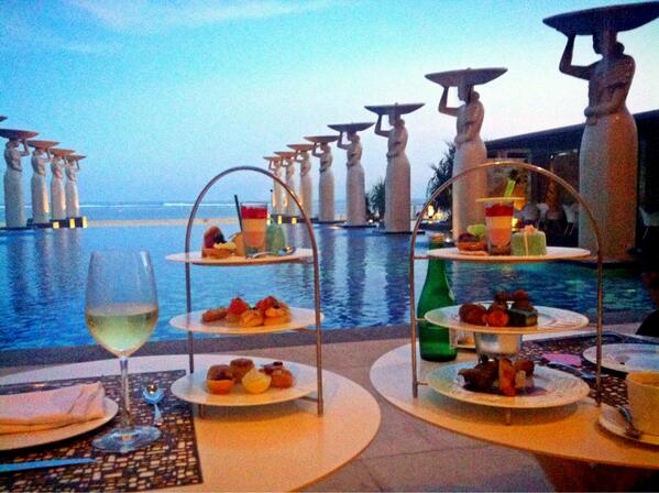 tantratobing's tweet photo. High tea and sunset at The Mulia Suite Pool....life is good.! http://t.co/w7tBJQ2cWl