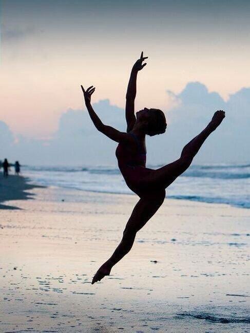 Ritmica10's tweet photo. ¡Feliz sábado, gimnastas! http://t.co/b8XSwCHU7T