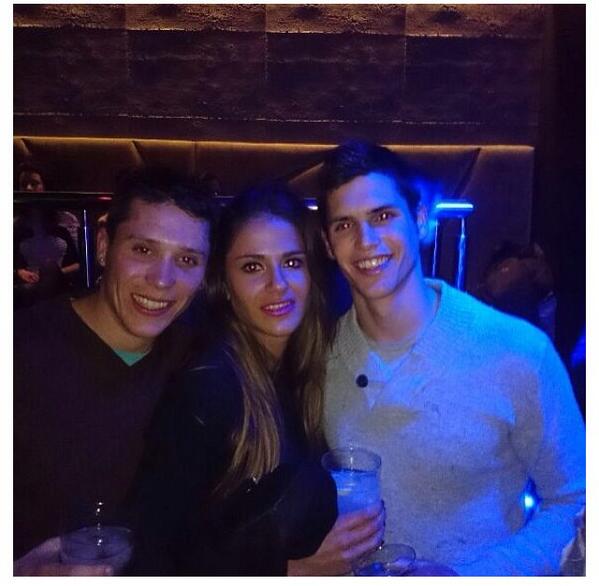 Paula_dpf1990's tweet photo. Primos!!ya mismo repetimos!!😘😘 @chichopeluo1414 @A_ArroyoFer http://t.co/egucED8Rjp