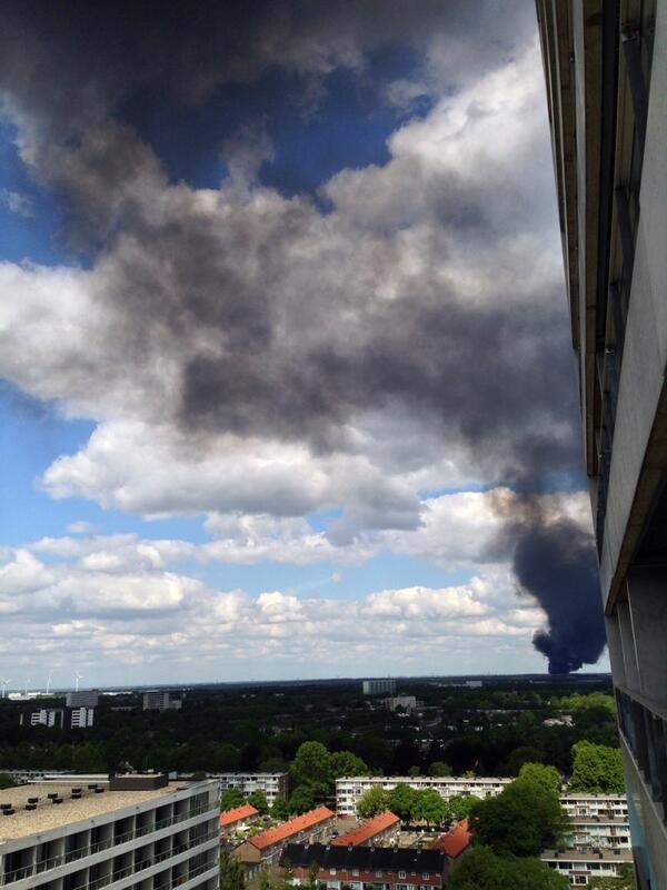sidneyvanwell's tweet photo. Brand #Attero #tilburg bewolkte dag vandaag.. http://t.co/rWjH8G1zY5