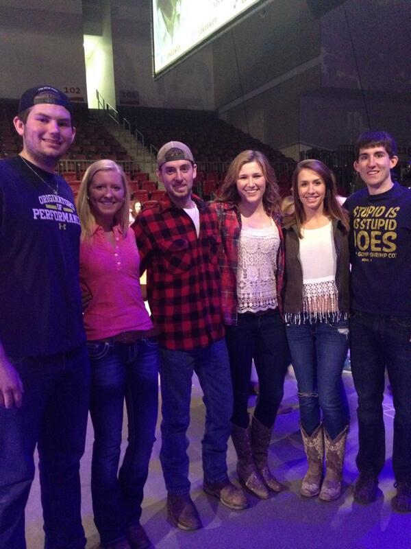 ReamAustin's tweet image. First concert of the year #letsgetsummerstarted