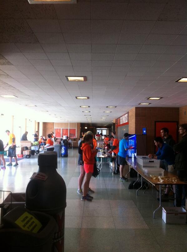 GreenFUNdRun_BG's tweet photo. Runners are starting to get back and the eco-fair is getting started! #BGSU http://t.co/xrpVcU8yIl