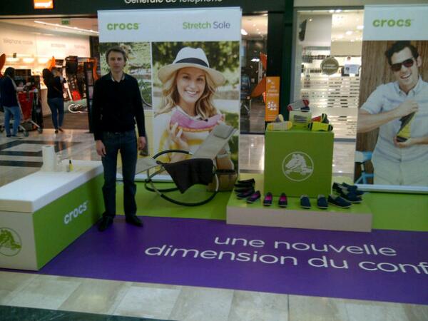 RelaxStory's tweet photo. RelaxStory anime le stand CROCS pour les nouvelles chaussures Stretch Sole au Centre Co. Val d'Europe http://t.co/d8OUh0aifb