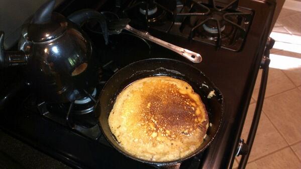 dawgpound00's tweet photo. Now there is a #Hotcake...Uncle Buck special! http://t.co/3DMlp6gIGl