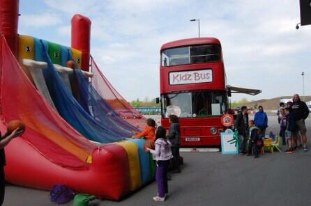 SaleSharksRugby's tweet photo. Come down and have a FREE go on the Kidz Bus, basketball shoot out and penalty shoot out #sharksvtigers http://t.co/Z0W0Ga5x66