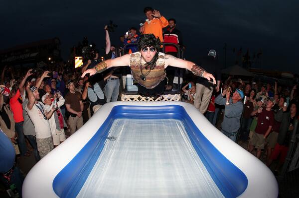 NASCAR's tweet photo. Friday night at @TalladegaSuperS. 

cc: @mw55 http://t.co/goKgte4gyP