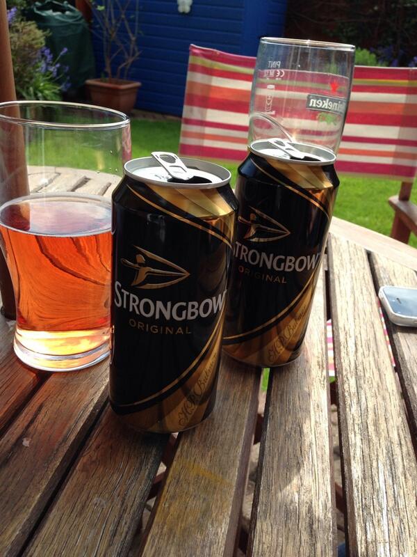 Emma_Marchant's tweet photo. Starting the birthday off in style!! A few ciders with my favourite person!! @OliEarley1990 #birthday #27 #gettingold http://t.co/R5a2SK6RS7